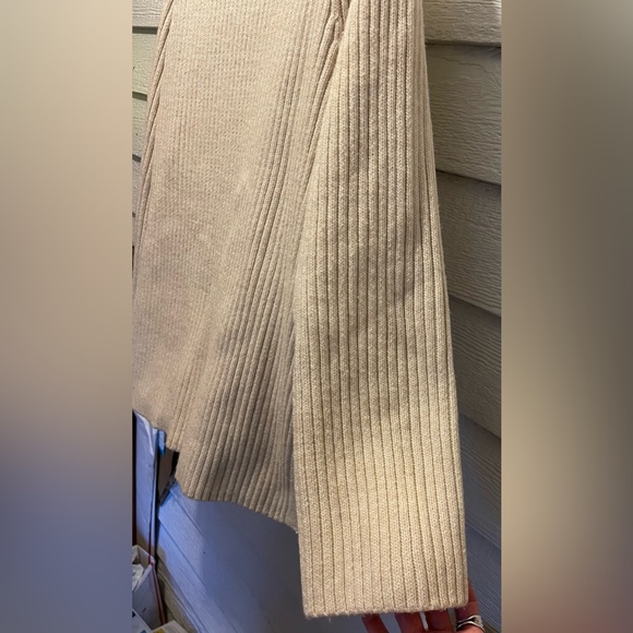 H&M Size Small Oatmeal Colored Ribbed Tunic Turtleneck - Picture 6 of 6